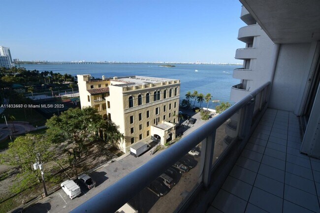 Building Photo - 1717 N Bayshore Dr