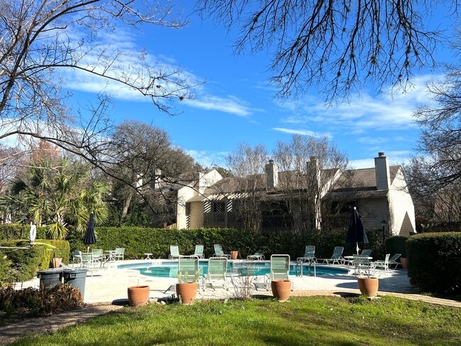 Building Photo - Two Stories, 2 Bedrooms 1.5 Baths Condo for Rent in Central Austin, Downtown, S Lamar and Hwy 290