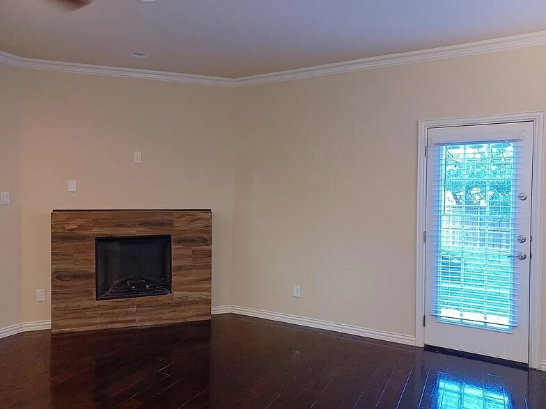 Building Photo - 326 Austin Ave