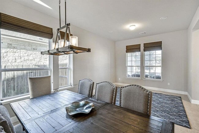 Building Photo - 14924 Iveans Way