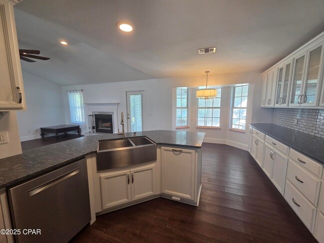 Building Photo - 1303 Sutherland Ct