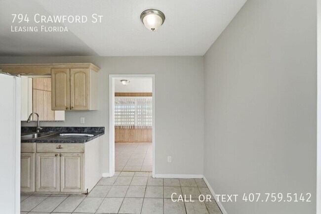 Building Photo - 794 Crawford St