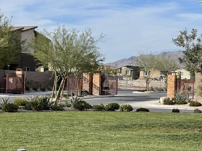 Building Photo - GATED 4 BED 2.5 BATH 2 CAR GARAGE SINGLE FAMILY HOME w/ LOFT, BEDROOM DOWNSTAIRS, NEXT TO COMMUNI...
