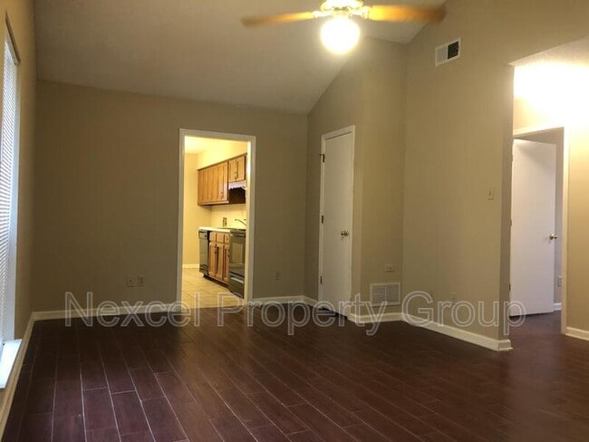 Building Photo - 6813 Maury Dr