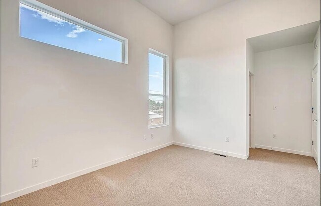 Building Photo - 6770 Raritan Dr