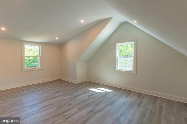 Building Photo - 248 Penncrest Dr
