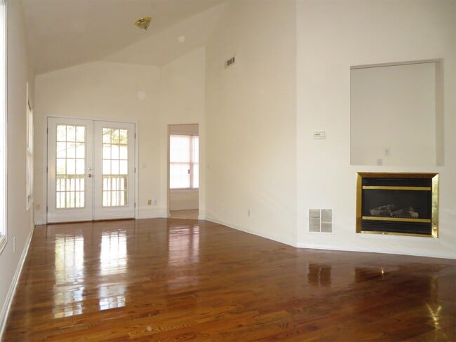 Building Photo - 8802 Fairview Bluff