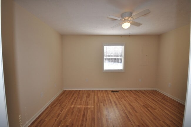 Building Photo - Winchester Duplex