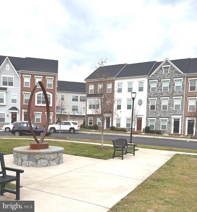 Building Photo - 5266 Ridgeview Retreat Dr