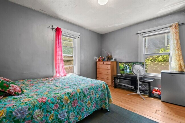 Building Photo - 198-200-200 Blossom St