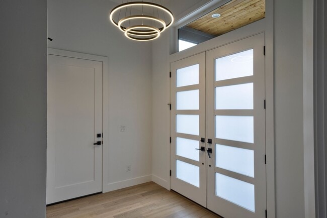 Building Photo - 2580 N W Awbrey Point Cir