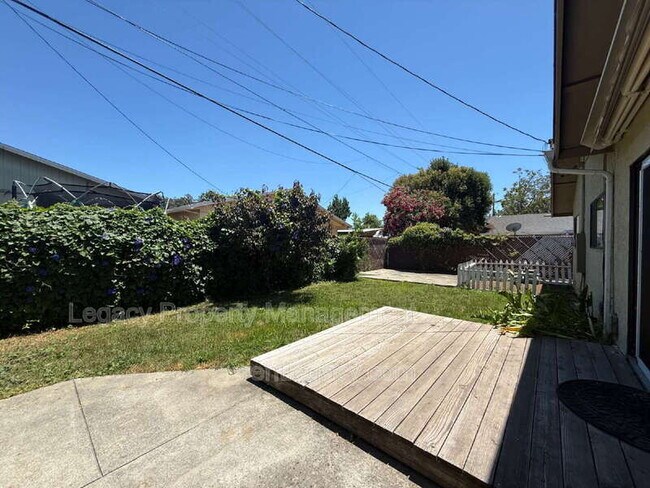 Building Photo - 309 Plum St