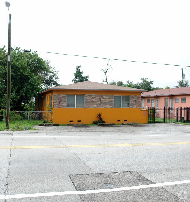 Building Photo - 98 NE 71st St