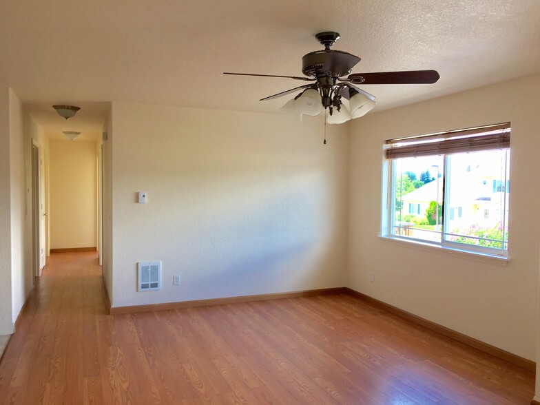 Building Photo - 19 Diane Rd