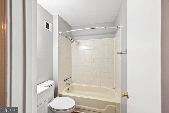 Building Photo - 8346 Stationhouse Ct