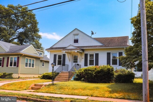 Building Photo - 116-E E Clinton Ave
