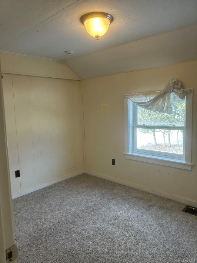 Building Photo - 100 Richardson Ave