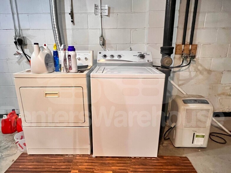 Building Photo - 3846 48th Pl