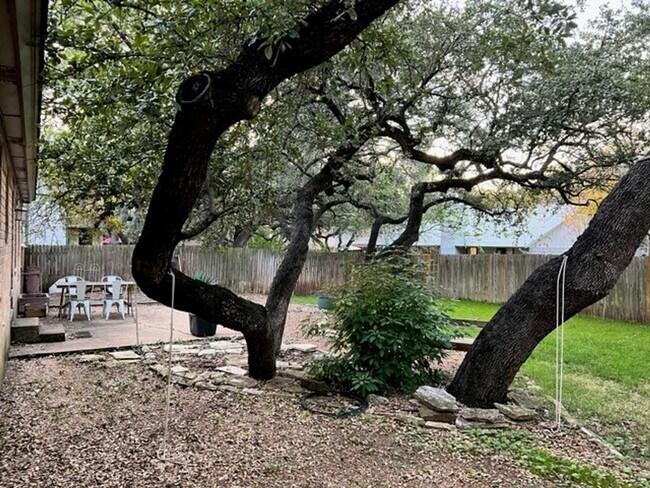 Building Photo - Beautiful home for lease in desirable Milw...