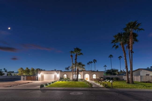 Building Photo - 5121 E Windrose Dr