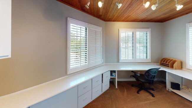 Building Photo - Spacious Unfurnished Home near Coronado's Schools available for Long Term Lease!