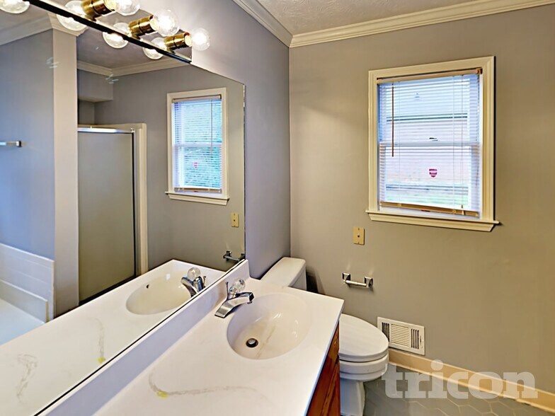 Building Photo - 2815 Club Forest Dr SE