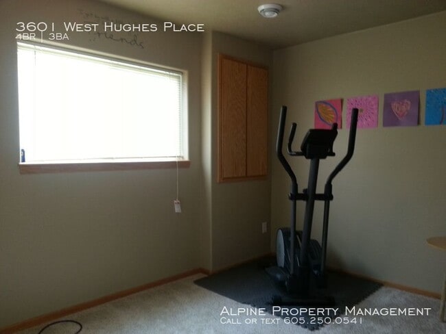 Building Photo - 4 Bed/3 Bath Twinhome For Rent!!
