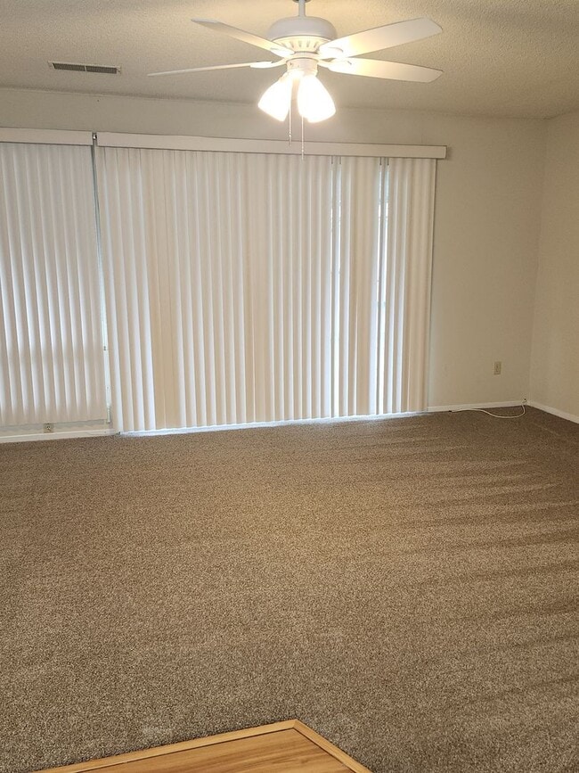 Building Photo - Very nice home w/CENTRAL AIR CONDITIONING ...
