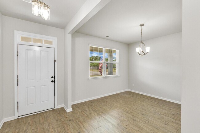 Building Photo - Updated Holly Ridge Home!