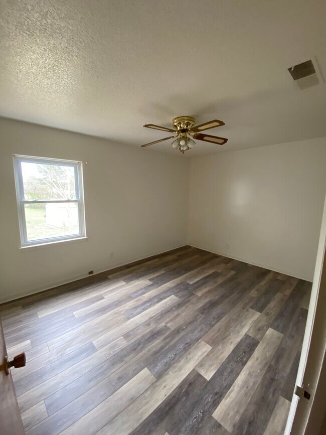 Building Photo - 3/1 in Shelby, NC close to Hwy 74 and uptown Shelby