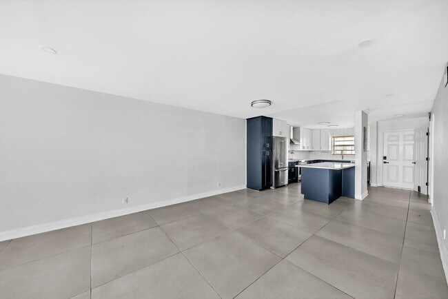 Building Photo - 3051 NE 48th St