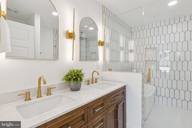 Building Photo - 2608 4th St NE