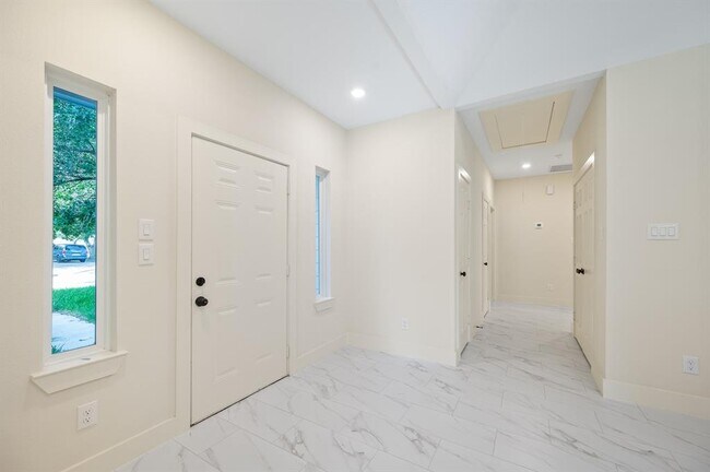 Building Photo - 16346 Summer Dawn Ln