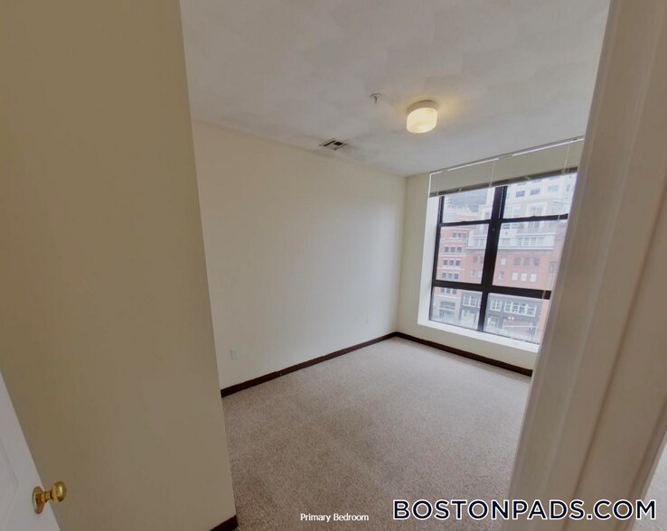 Building Photo - 81 Essex St