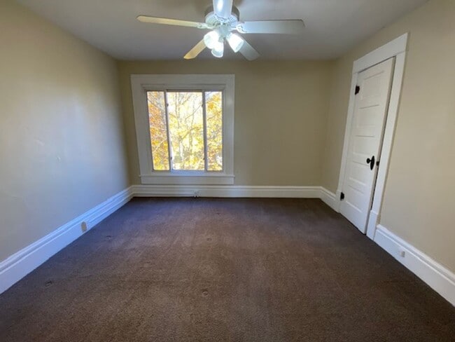 Building Photo - Spacious 3-Bed, 1.5-Bath—Covered Porch & Easy Parking