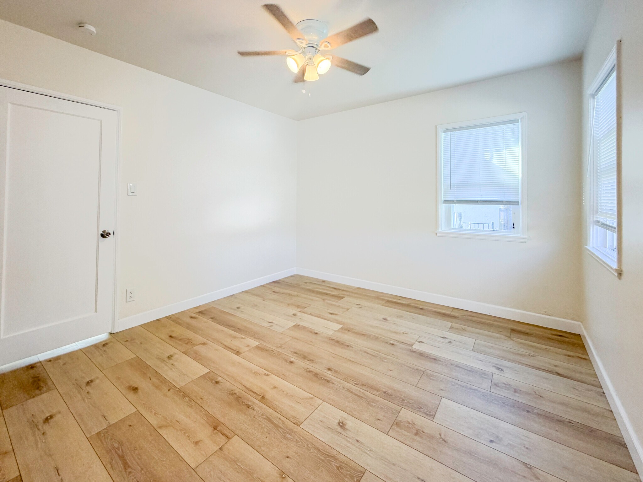 (A) Bedroom - 1722 E Victoria Ave