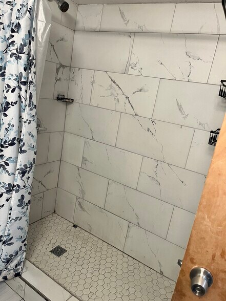 Building Photo - 6222 S Albany Ave