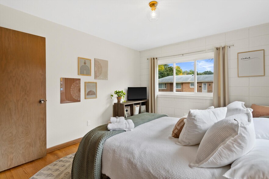 Building Photo - 426 E Ohio Ave