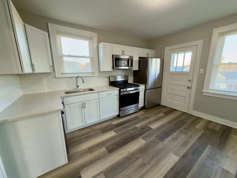 Building Photo - 413 Sinton Ave