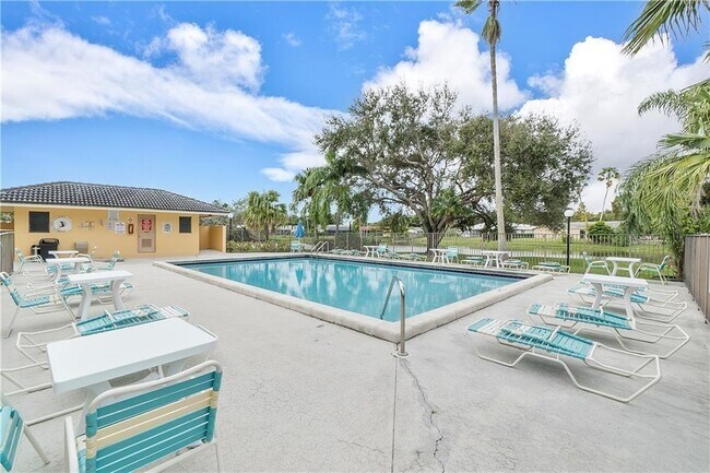 Building Photo - 11477 NW 39th Ct