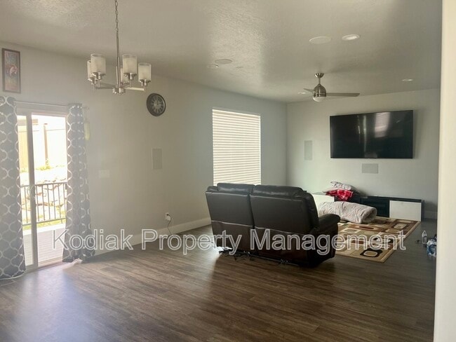 Building Photo - 3733 N Valley Vista Way