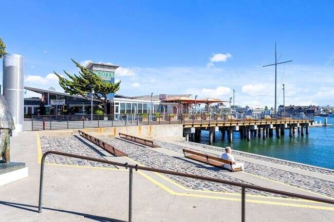 Building Photo - 2 Bed/2 Bath Luxury Condo at The Bond