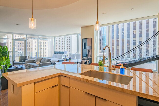 Building Photo - 44 W Monroe St