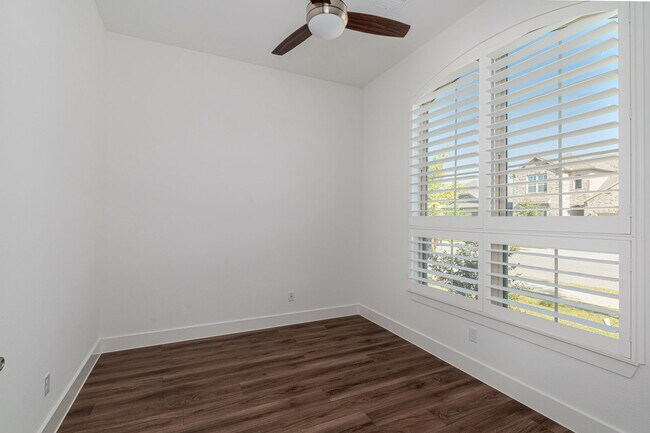 Building Photo - 720 Wycliffe Dr