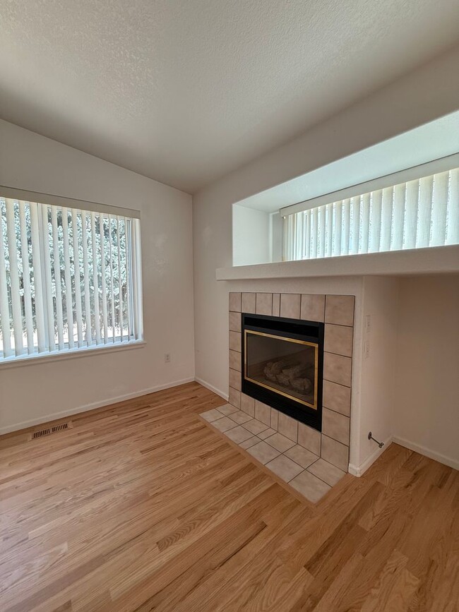 Building Photo - Charming 2 Bed, 2 Bath Home for Rent in We...