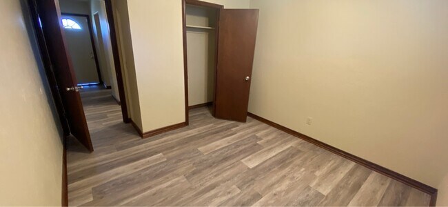 Building Photo - 9521 D J L Dr