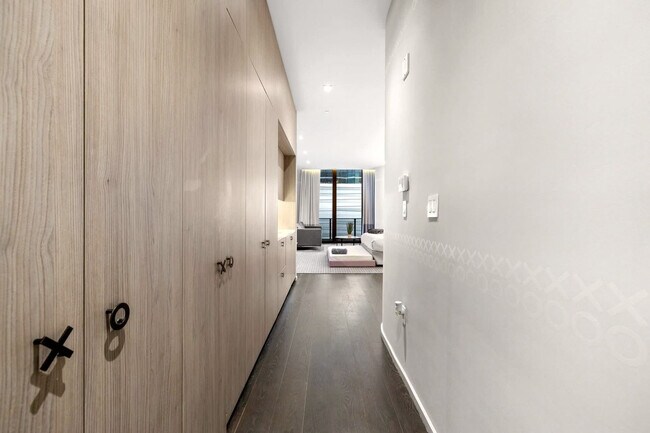 Building Photo - 801 S Miami Ave