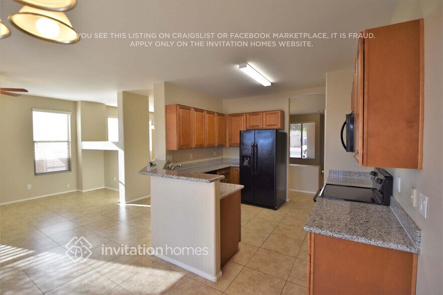 Building Photo - 14921 W Lisbon Ln