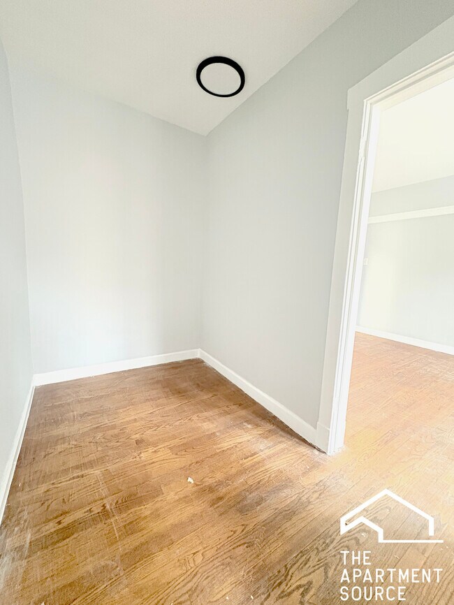 Building Photo - 6228 S Western Ave