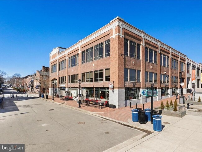 Building Photo - 811 Gibbon St